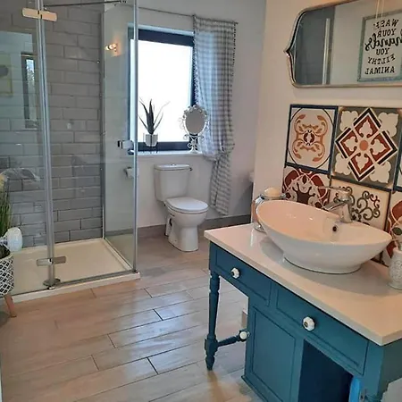 Ait Shona Luxury בית נופש קיל איירן