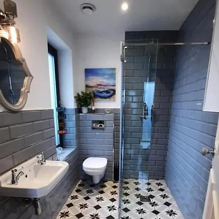 Ait Shona Luxury בית נופש קיל איירן